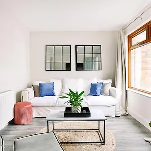  Holiday home Family Town House
